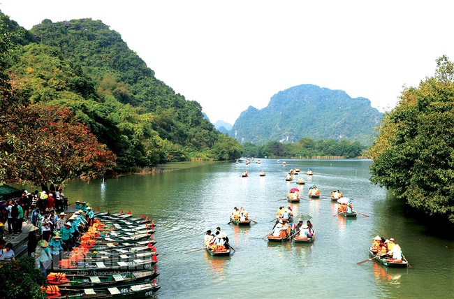 6 tháng đầu năm 2025: Ninh Bình đón khoảng 7,2 triệu lượt khách - Ảnh 1. 6 tháng đầu năm 2025: Ninh Bình đón khoảng 7,2 triệu lượt khách - Ảnh 1.