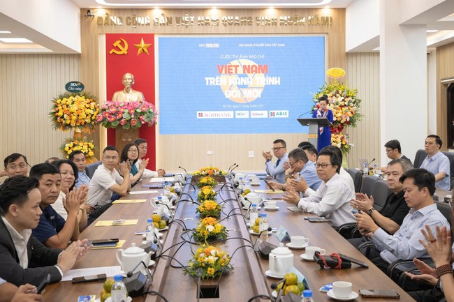 Phát động cuộc thi ảnh báo chí "Việt Nam trên hành trình đổi mới" - Ảnh 3. Phát động cuộc thi ảnh báo chí "Việt Nam trên hành trình đổi mới" - Ảnh 3.