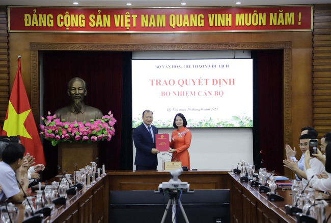 Bổ nhiệm Phó Cục trưởng Cục Du lịch Quốc gia Việt Nam và Phó Vụ trưởng Vụ Kế hoạch Tài chính, Bộ VHTTDL - Ảnh 2. Bổ nhiệm Phó Cục trưởng Cục Du lịch Quốc gia Việt Nam và Phó Vụ trưởng Vụ Kế hoạch Tài chính, Bộ VHTTDL - Ảnh 2.