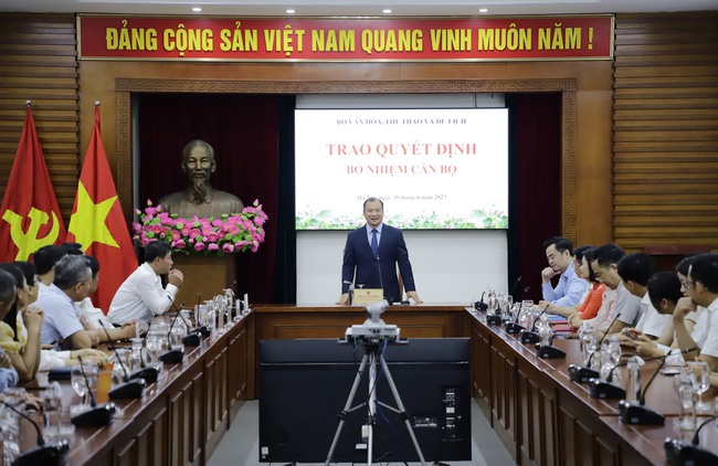 Bổ nhiệm Phó Cục trưởng Cục Du lịch Quốc gia Việt Nam và Phó Vụ trưởng Vụ Kế hoạch Tài chính, Bộ VHTTDL - Ảnh 3. Bổ nhiệm Phó Cục trưởng Cục Du lịch Quốc gia Việt Nam và Phó Vụ trưởng Vụ Kế hoạch Tài chính, Bộ VHTTDL - Ảnh 3.