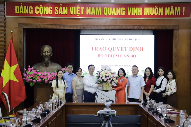 Bổ nhiệm Phó Cục trưởng Cục Du lịch Quốc gia Việt Nam và Phó Vụ trưởng Vụ Kế hoạch Tài chính, Bộ VHTTDL - Ảnh 8. Bổ nhiệm Phó Cục trưởng Cục Du lịch Quốc gia Việt Nam và Phó Vụ trưởng Vụ Kế hoạch Tài chính, Bộ VHTTDL - Ảnh 8.