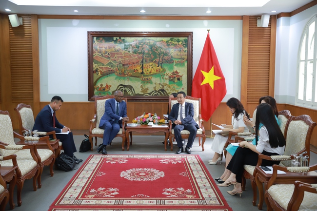 Thứ trưởng Hoàng Đạo Cương tiếp và làm việc với ứng cử viên Tổng giám đốc UNESCO - Ảnh 3. Thứ trưởng Hoàng Đạo Cương tiếp và làm việc với ứng cử viên Tổng giám đốc UNESCO - Ảnh 3.