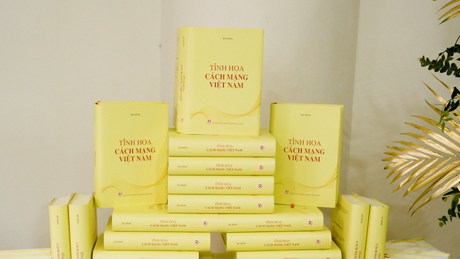 &quot;Tinh hoa Cách mạng Việt Nam&quot;: Tri ân người thắp lửa tư tưởng cách mạng qua ngòi bút - Ảnh 1.