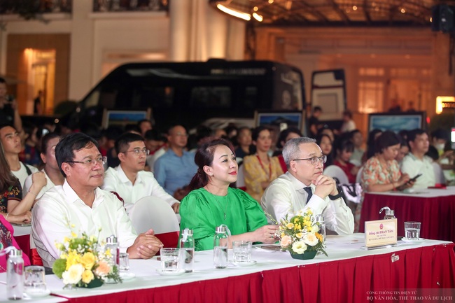 “Việt Nam xanh mãi bốn mùa” - nghệ thuật lan tỏa thông điệp bảo vệ môi trường - Ảnh 2. “Việt Nam xanh mãi bốn mùa” - nghệ thuật lan tỏa thông điệp bảo vệ môi trường - Ảnh 2.