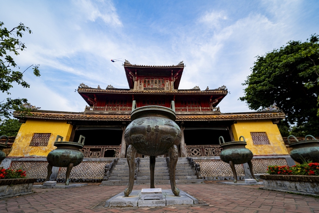 Huế: Triển khai các phương án đảm bảo an ninh, an toàn và biện pháp ứng phó rủi ro cho bảo vật quốc gia - Ảnh 1. Huế: Triển khai các phương án đảm bảo an ninh, an toàn và biện pháp ứng phó rủi ro cho bảo vật quốc gia - Ảnh 1.