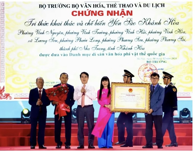 Triển lãm ảnh nghệ thuật ngành nghề yến sào với chủ đề "Tinh hoa ngành nghề yến sào" - Ảnh 1. Triển lãm ảnh nghệ thuật ngành nghề yến sào với chủ đề "Tinh hoa ngành nghề yến sào" - Ảnh 1.