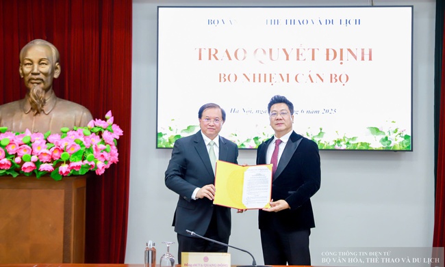 Bộ Văn hóa, Thể thao và Du lịch trao các quyết định về công tác cán bộ - Ảnh 4. Bộ Văn hóa, Thể thao và Du lịch trao các quyết định về công tác cán bộ - Ảnh 4.