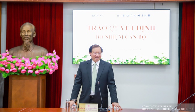 Bộ Văn hóa, Thể thao và Du lịch trao các quyết định về công tác cán bộ - Ảnh 1. Bộ Văn hóa, Thể thao và Du lịch trao các quyết định về công tác cán bộ - Ảnh 1.