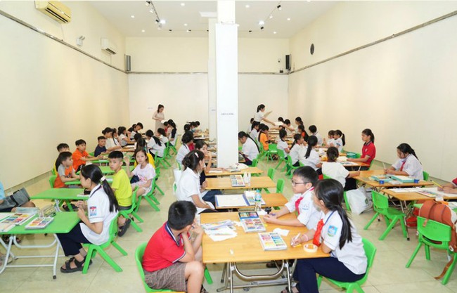 Sắc màu tuổi thơ tại Cuộc thi vẽ tranh thiếu nhi “Hải Phòng - Thành phố em yêu” - Ảnh 1. Sắc màu tuổi thơ tại Cuộc thi vẽ tranh thiếu nhi “Hải Phòng - Thành phố em yêu” - Ảnh 1.
