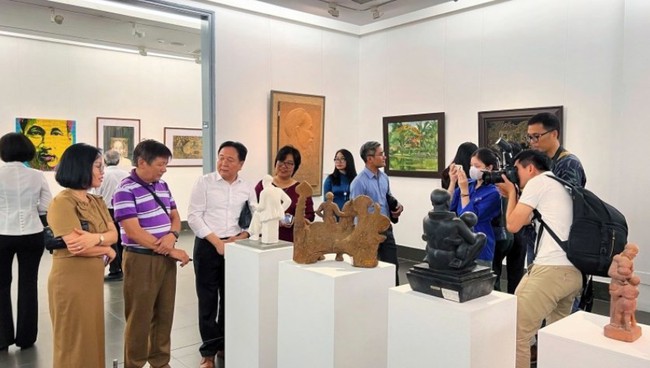 Lan tỏa hình tượng Bác Hồ trong mỹ thuật - Ảnh 1. Lan tỏa hình tượng Bác Hồ trong mỹ thuật - Ảnh 1.
