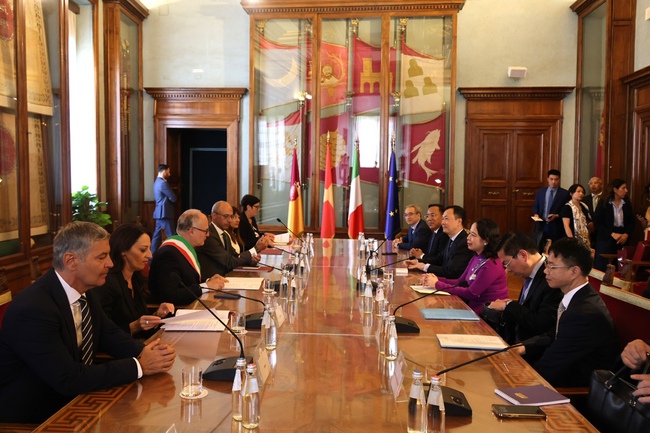 Phó Chủ tịch nước Võ Thị Ánh Xuân gặp Thị trưởng thành phố Roma Roberto Gualtieri - Ảnh 1. Phó Chủ tịch nước Võ Thị Ánh Xuân gặp Thị trưởng thành phố Roma Roberto Gualtieri - Ảnh 1.