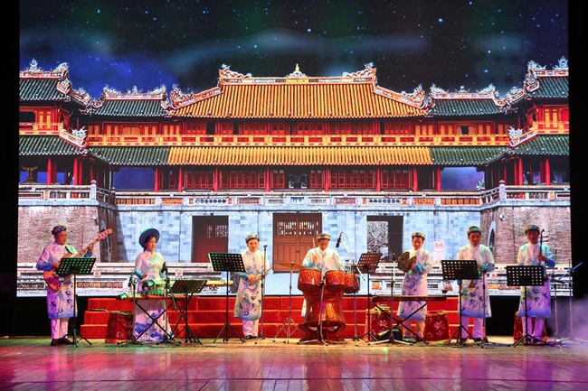 Vang vọng mãi những câu hò - Ảnh 2. Vang vọng mãi những câu hò - Ảnh 2.