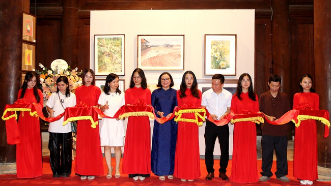 Khi nghệ thuật màu nước kết nối với di sản và cuộc sống đương đại - Ảnh 2. Khi nghệ thuật màu nước kết nối với di sản và cuộc sống đương đại - Ảnh 2.