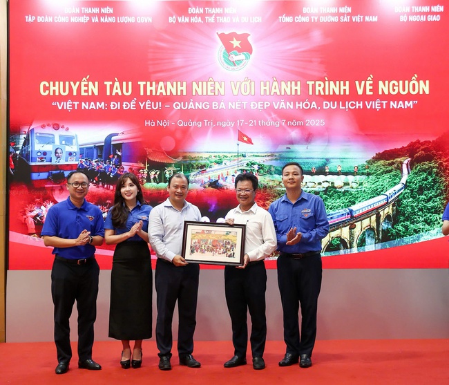 “Chuyến tàu Thanh niên với hành trình về nguồn: Giáo dục lý tưởng cách mạng cho đoàn viên, thanh niên - Ảnh 5. “Chuyến tàu Thanh niên với hành trình về nguồn: Giáo dục lý tưởng cách mạng cho đoàn viên, thanh niên - Ảnh 5.
