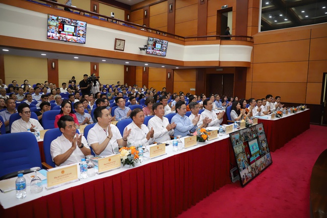 Hội nghị sơ kết công tác 6 tháng đầu năm và triển khai nhiệm vụ công tác 6 tháng cuối năm của Bộ VHTTDL - Ảnh 5. Hội nghị sơ kết công tác 6 tháng đầu năm và triển khai nhiệm vụ công tác 6 tháng cuối năm của Bộ VHTTDL - Ảnh 5.