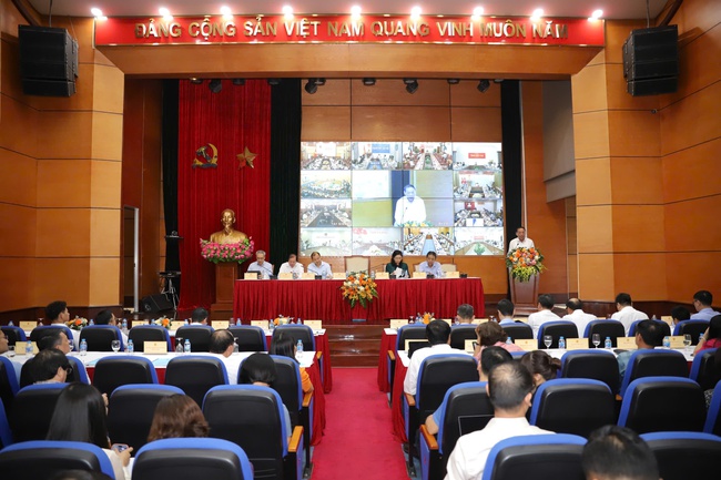 Bộ trưởng Nguyễn Văn Hùng: &quot;Bộ hướng dẫn, Sở đồng hành, vì một sứ mệnh chung&quot; - Ảnh 1.