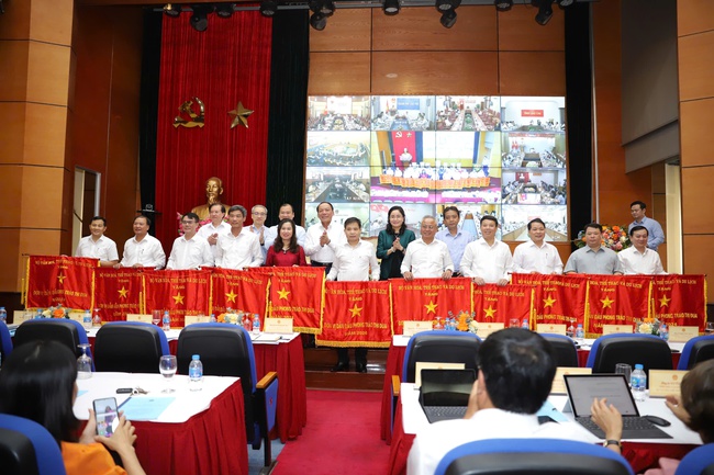 Bộ trưởng Nguyễn Văn Hùng: &quot;Bộ hướng dẫn, Sở đồng hành, vì một sứ mệnh chung&quot; - Ảnh 3.