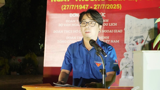Đoàn Thanh niên Bộ VHTTDL thắp nến tri ân các Anh hùng liệt sĩ - Ảnh 2.