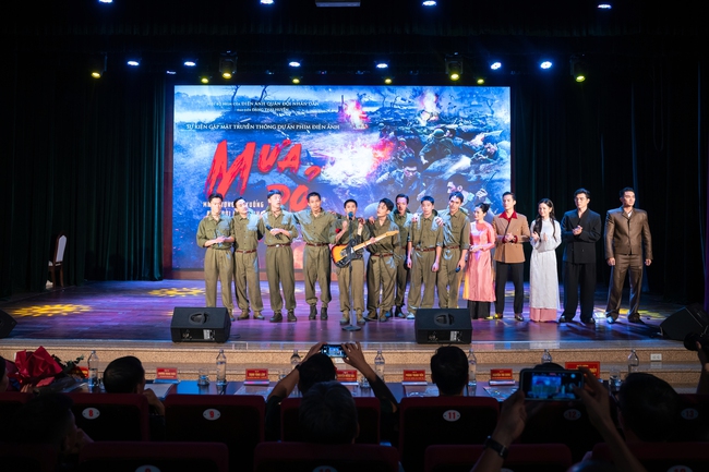 &quot;Mưa đỏ&quot; - Tái hiện câu chuyện lịch sử bằng ngôn ngữ điện ảnh - Ảnh 4.