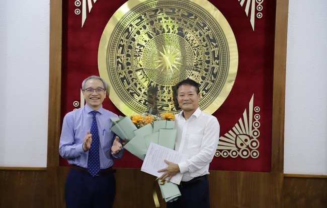Trao quyết định nghỉ hưu đối với Phó Cục trưởng
Cục Xuất bản, In và Phát hành Phạm Tuấn Vũ - Ảnh 2.