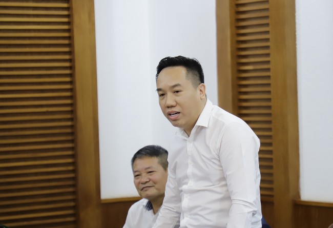 Trao quyết định nghỉ hưu đối với Phó Cục trưởng
Cục Xuất bản, In và Phát hành Phạm Tuấn Vũ - Ảnh 4.