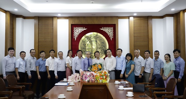 Trao quyết định nghỉ hưu đối với Phó Cục trưởng
Cục Xuất bản, In và Phát hành Phạm Tuấn Vũ - Ảnh 9.