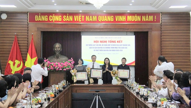 Hội nghị Tổng kết quá trình xây dựng Luật sửa đổi, bổ sung một số điều của Luật Quảng cáo, Luật Di sản văn hóa và Chương trình Mục tiêu quốc gia về phát triển văn hóa giai đoạn 2025-2035 - Ảnh 2. Hội nghị Tổng kết quá trình xây dựng Luật sửa đổi, bổ sung một số điều của Luật Quảng cáo, Luật Di sản văn hóa và Chương trình Mục tiêu quốc gia về phát triển văn hóa giai đoạn 2025-2035 - Ảnh 2.