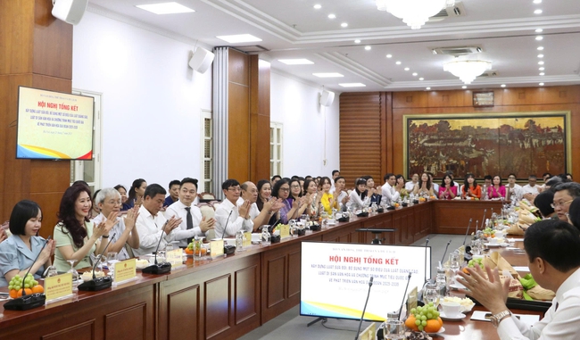 Hội nghị Tổng kết quá trình xây dựng Luật sửa đổi, bổ sung một số điều của Luật Quảng cáo, Luật Di sản văn hóa và Chương trình Mục tiêu quốc gia về phát triển văn hóa giai đoạn 2025-2035 - Ảnh 5. Hội nghị Tổng kết quá trình xây dựng Luật sửa đổi, bổ sung một số điều của Luật Quảng cáo, Luật Di sản văn hóa và Chương trình Mục tiêu quốc gia về phát triển văn hóa giai đoạn 2025-2035 - Ảnh 5.