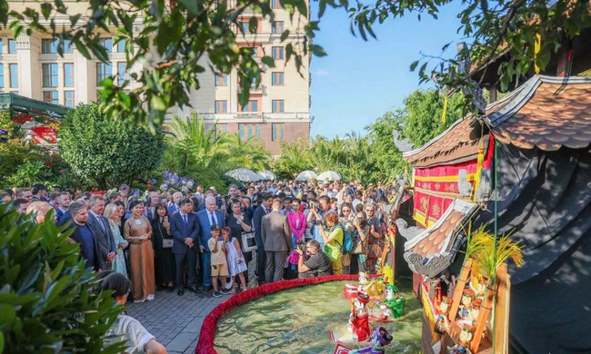 Rực rỡ Lễ hội &quot;Việt Nam - Sắc màu từ miền nhiệt đới&quot; bên Quảng trường Đỏ, Liên bang Nga - Ảnh 6.