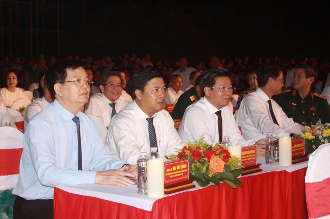 Chương trình nghệ thuật đặc biệt "Bản hùng ca bất diệt": Đất nước lời ru - Ảnh 1. Chương trình nghệ thuật đặc biệt "Bản hùng ca bất diệt": Đất nước lời ru - Ảnh 1.