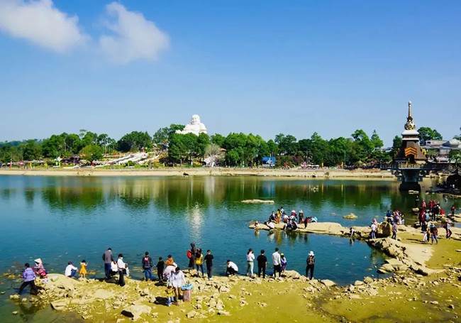 6 tháng đầu năm 2025, du lịch An Giang đã có đóng góp quan trọng vào tăng trưởng chung của nền kinh tế - xã hội - Ảnh 3. 6 tháng đầu năm 2025, du lịch An Giang đã có đóng góp quan trọng vào tăng trưởng chung của nền kinh tế - xã hội - Ảnh 3.