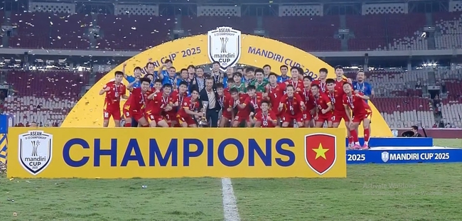 U23 Việt Nam lần thứ 3 đăng quang ngôi vương giải U23 Đông Nam Á 2025 - Ảnh 2. U23 Việt Nam lần thứ 3 đăng quang ngôi vương giải U23 Đông Nam Á 2025 - Ảnh 2.