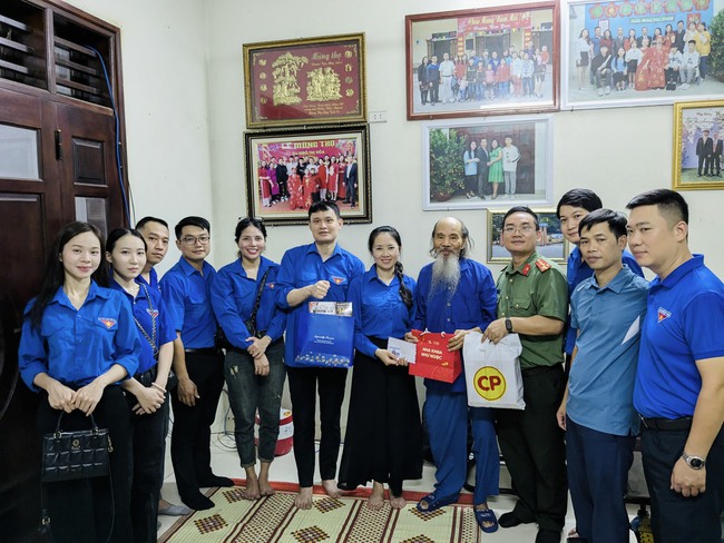 Nhiều hoạt động ý nghĩa kỷ niệm 78 năm ngày Thương binh - Liệt sỹ - Ảnh 1. Nhiều hoạt động ý nghĩa kỷ niệm 78 năm ngày Thương binh - Liệt sỹ - Ảnh 1.