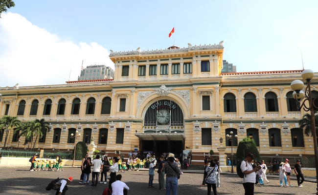 Tình hình kinh tế - xã hội Thành phố Hồ Chí Minh 6 tháng đầu năm 2025 đạt kết quả tích cực - Ảnh 3. Tình hình kinh tế - xã hội Thành phố Hồ Chí Minh 6 tháng đầu năm 2025 đạt kết quả tích cực - Ảnh 3.