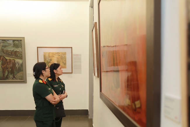 Tặng Giải thưởng cho các tác giả tại Festival Nhiếp ảnh trẻ năm 2025 - Ảnh 1. Tặng Giải thưởng cho các tác giả tại Festival Nhiếp ảnh trẻ năm 2025 - Ảnh 1.