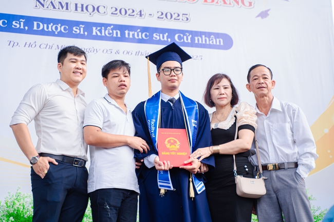 Lễ tốt nghiệp đầy cảm xúc ở một trường đại học quốc tế tại TP. Hồ Chí Minh - Ảnh 1. Lễ tốt nghiệp đầy cảm xúc ở một trường đại học quốc tế tại TP. Hồ Chí Minh - Ảnh 1.