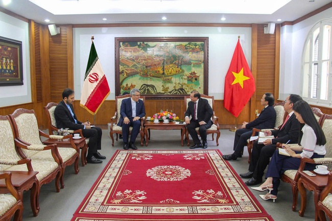 Thứ trưởng Tạ Quang Đông tiếp Đại sứ Iran tại Việt Nam - Ảnh 2. Thứ trưởng Tạ Quang Đông tiếp Đại sứ Iran tại Việt Nam - Ảnh 2.