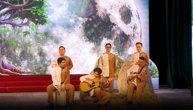 "Câu hò nối những dòng sông" - Nhịp cầu nghệ thuật kết nối dòng chảy văn hóa đa dạng của vùng đất Bắc Trung Bộ - Ảnh 2. "Câu hò nối những dòng sông" - Nhịp cầu nghệ thuật kết nối dòng chảy văn hóa đa dạng của vùng đất Bắc Trung Bộ - Ảnh 2.