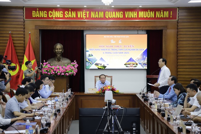 Bộ trưởng Nguyễn Văn Hùng chủ trì Hội nghị triển khai nhiệm vụ trọng tâm của ngành Du lịch 6 tháng cuối năm 2025 - Ảnh 1. Bộ trưởng Nguyễn Văn Hùng chủ trì Hội nghị triển khai nhiệm vụ trọng tâm của ngành Du lịch 6 tháng cuối năm 2025 - Ảnh 1.
