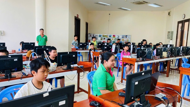 Thư viện tỉnh Đồng Tháp: Đẩy mạnh chuyển đổi số, cung cấp nội dung số hóa phù hợp với nhu cầu người sử dụng - Ảnh 1. Thư viện tỉnh Đồng Tháp: Đẩy mạnh chuyển đổi số, cung cấp nội dung số hóa phù hợp với nhu cầu người sử dụng - Ảnh 1.