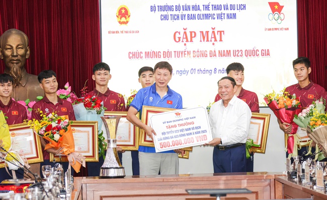 Bộ trưởng Nguyễn Văn Hùng: Chiến thắng của Đội tuyển U23 Việt Nam đã tạo hiệu ứng lan tỏa, giúp chúng ta càng thêm tin tưởng vào sự phát triển của bóng đá nước nhà - Ảnh 6. Bộ trưởng Nguyễn Văn Hùng: Chiến thắng của Đội tuyển U23 Việt Nam đã tạo hiệu ứng lan tỏa, giúp chúng ta càng thêm tin tưởng vào sự phát triển của bóng đá nước nhà - Ảnh 6.