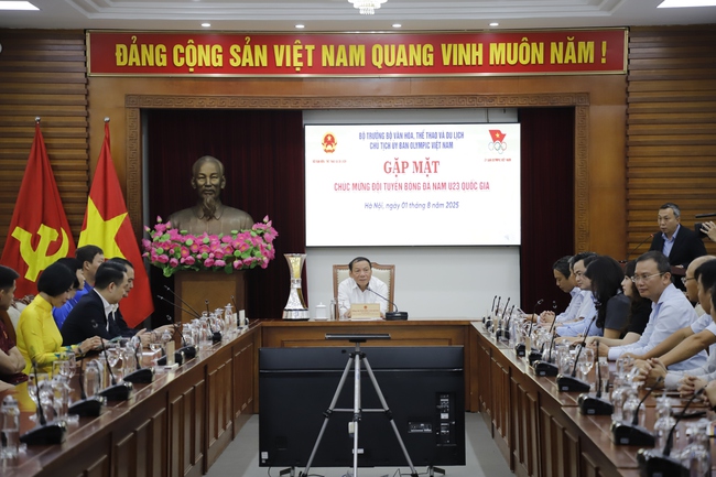 Bộ trưởng Nguyễn Văn Hùng gặp mặt, chúc mừng Đội tuyển bóng đá U23 Việt Nam vô địch U23 Đông Nam Á - Ảnh 1. Bộ trưởng Nguyễn Văn Hùng gặp mặt, chúc mừng Đội tuyển bóng đá U23 Việt Nam vô địch U23 Đông Nam Á - Ảnh 1.