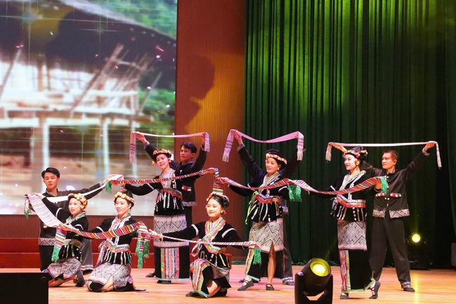 Hội thi Tuyên truyền lưu động toàn quốc - Nhịp cầu quảng bá văn hoá và lan toả thông điệp đoàn kết vùng miền - Ảnh 2. Hội thi Tuyên truyền lưu động toàn quốc - Nhịp cầu quảng bá văn hoá và lan toả thông điệp đoàn kết vùng miền - Ảnh 2.