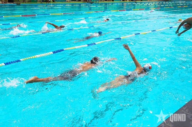 Khai mạc tập huấn chuyên môn cho nhân viên cứu hộ môn bơi, lặn tỉnh Khánh Hòa - Ảnh 1.