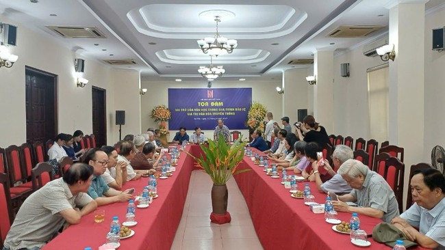 Vai trò của văn học trong quá trình bảo vệ giá trị văn hóa truyền thống - Ảnh 1.
