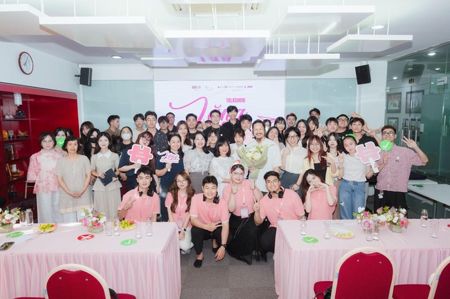 Sinh viên Đại học FPT Hà Nội tạo dấu ấn với dự án “Vương Miện Thắp Lửa Hải Đăng”  - Ảnh 1.