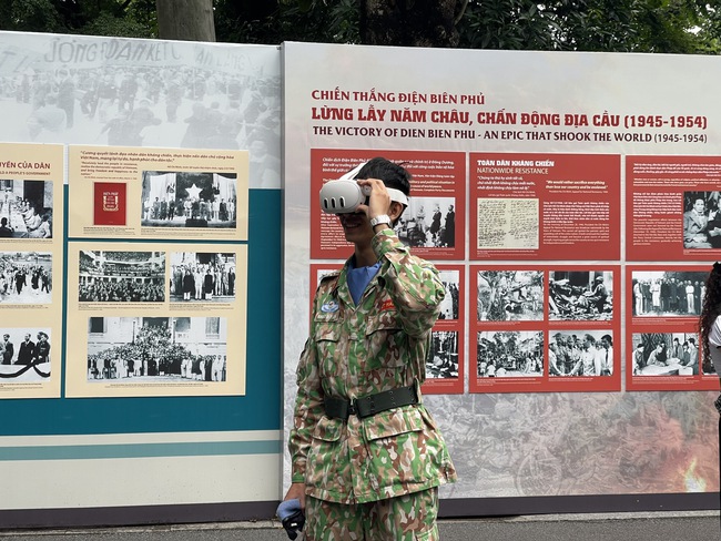 Khu Di tích Chủ tịch Hồ Chí Minh ra mắt trải nghiệm công nghệ AR gắn với thế giới thực – kết nối lịch sử và hiện đại - Ảnh 1.