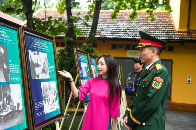 (Chùm ảnh) Khu Di tích Chủ tịch Hồ Chí Minh khai mạc các triển lãm, trưng bày chuyên đề trong chuỗi hoạt động kỷ niệm 80 năm Cách mạng Tháng Tám và Quốc khánh 2/9 - Ảnh 11.
