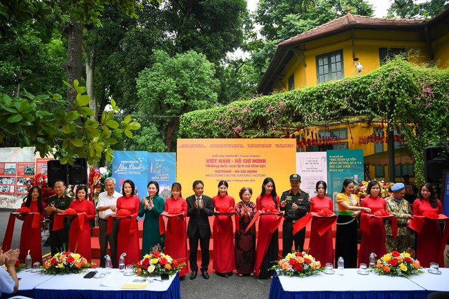Khai mạc Chuỗi hoạt động kỷ niệm 80 năm Cách mạng Tháng Tám thành công và 80 năm Quốc khánh nước Cộng hòa xã hội chủ nghĩa Việt Nam - Ảnh 4.