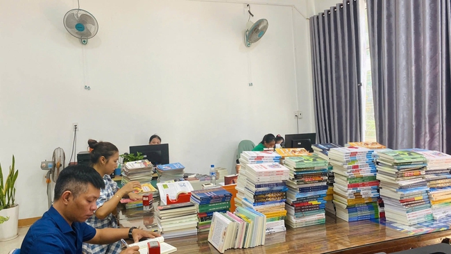 Hiện đại hóa hoạt động thư viện thông qua chuyển đổi số tại Thư viện Tổng hợp tỉnh Quảng Ngãi - Ảnh 3.